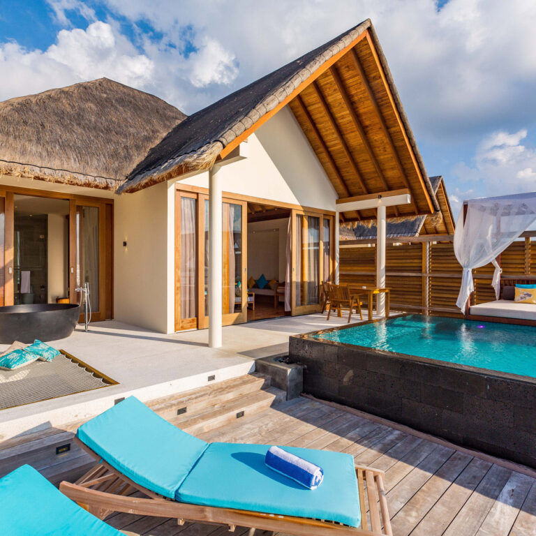 OceanPoolVilla_Sunrise_Deck